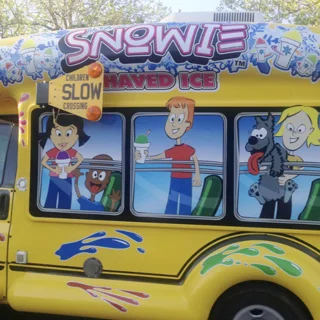 Lil Snowie food truck logo